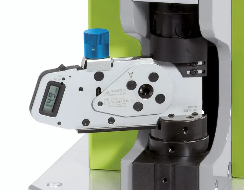 636 0736 3 0 RT – Standalone Crimping Unit for CM25-3 Series