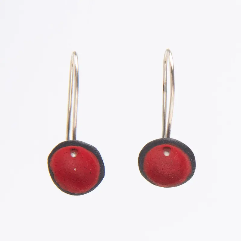 Black and Crimson Porcelain Disc Earrings – Bold Contrast