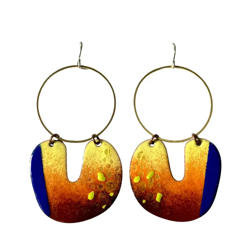 Water Wall Earrings – Layered Metallic Texture Design